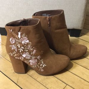 Flowered booties